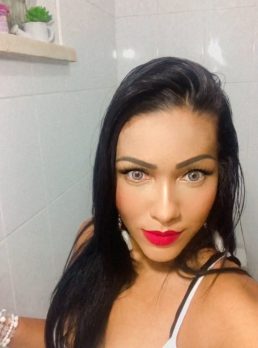 Flora, 30 years old, Los Angeles, USA